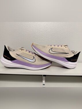 Nike Women’s air winflo 9 Beige & Lavender Athletic Running Shoes